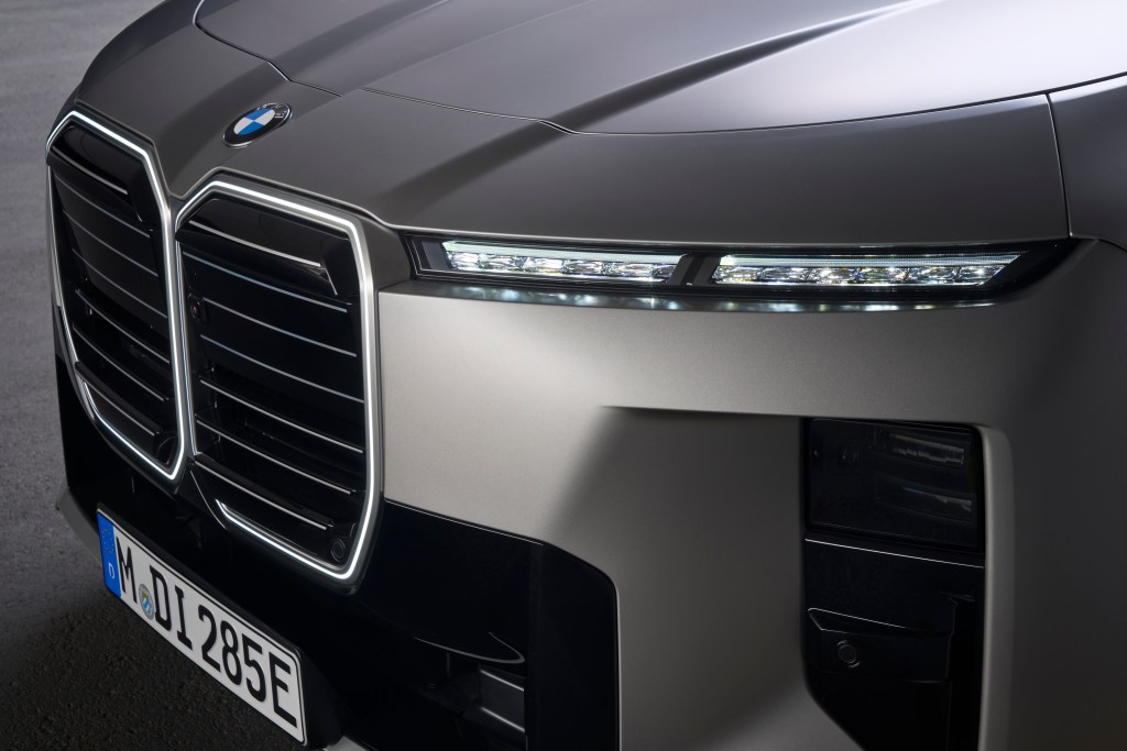 The grille and headlights on a BMW 7 Series.