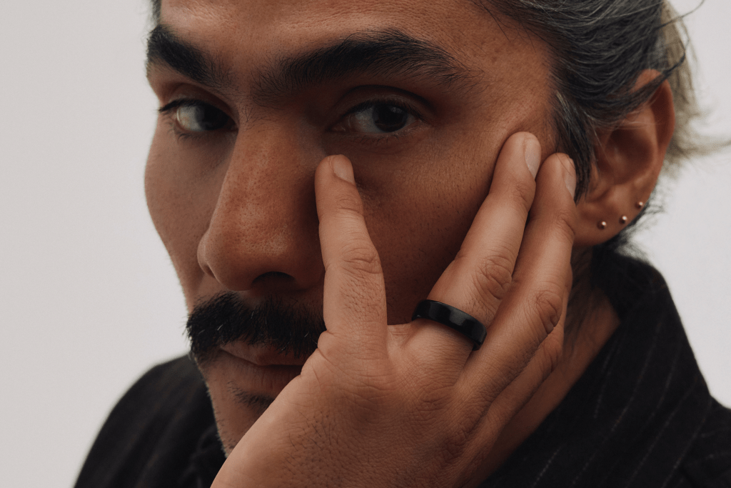 oura_ring_5_lifestyle-8_black