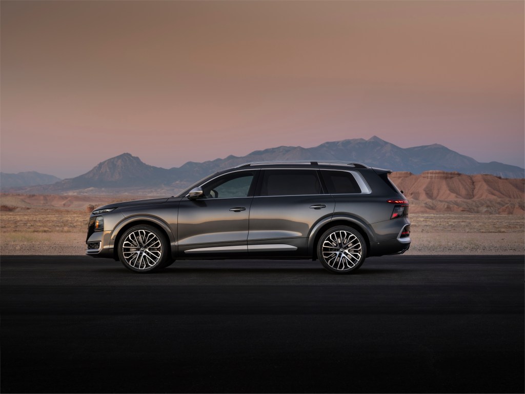 audi-sq9-6