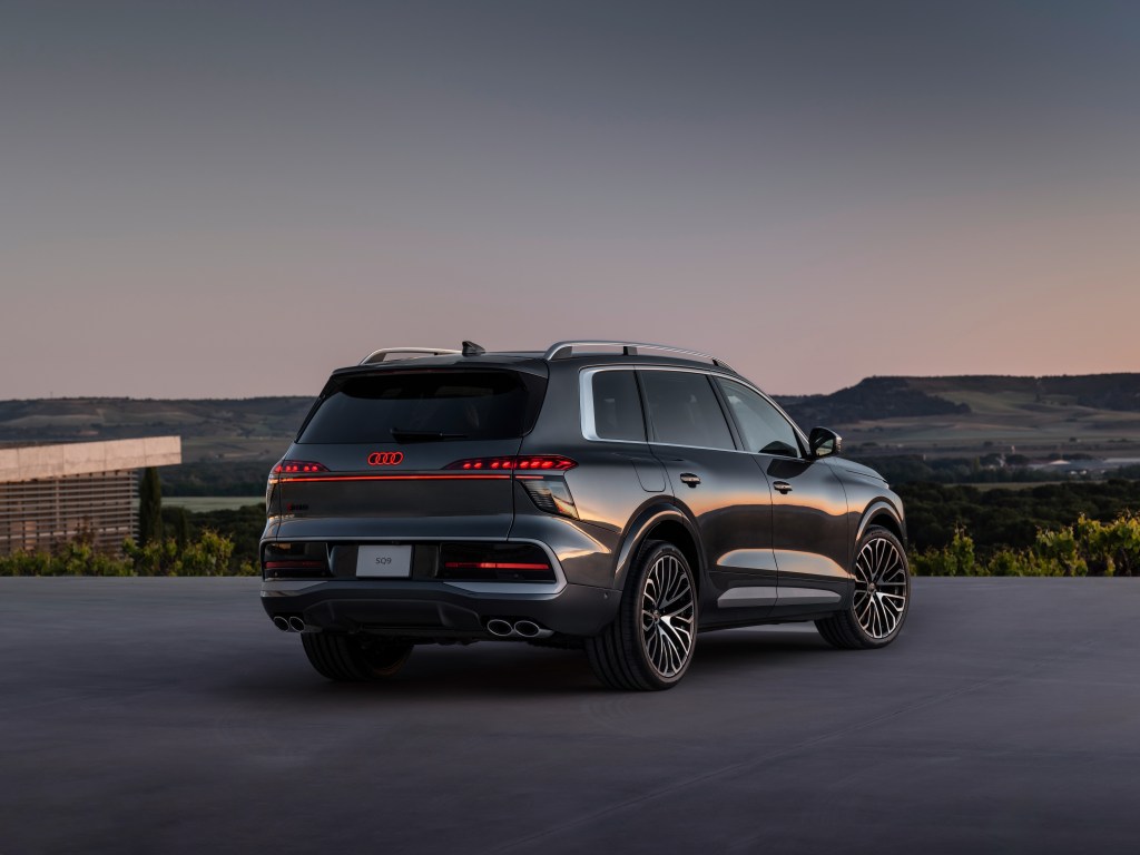 audi-sq9-7