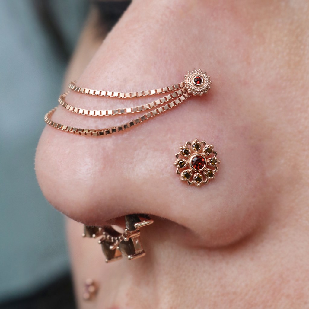 yellow-gold-with-garnet-and-chocolate-diamonds-rosette-afghan-alexas-chain-empress-rising-1-if-2