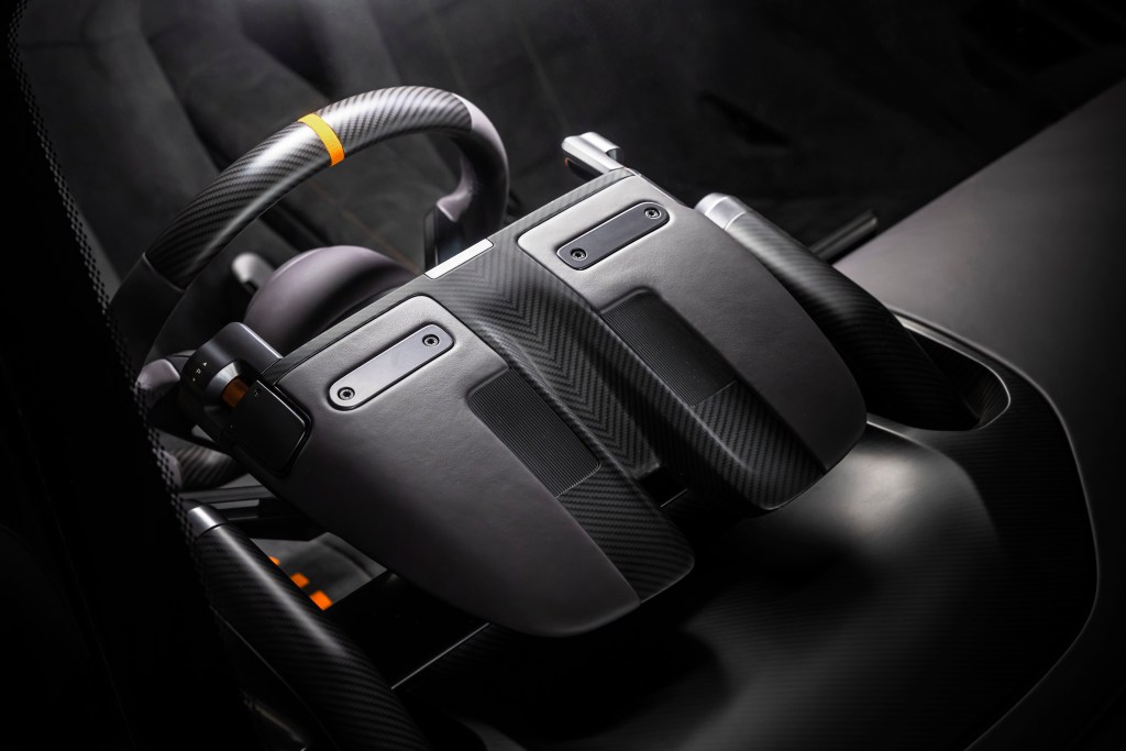 A detail of the steering wheel in the McLaren McL 6GT.