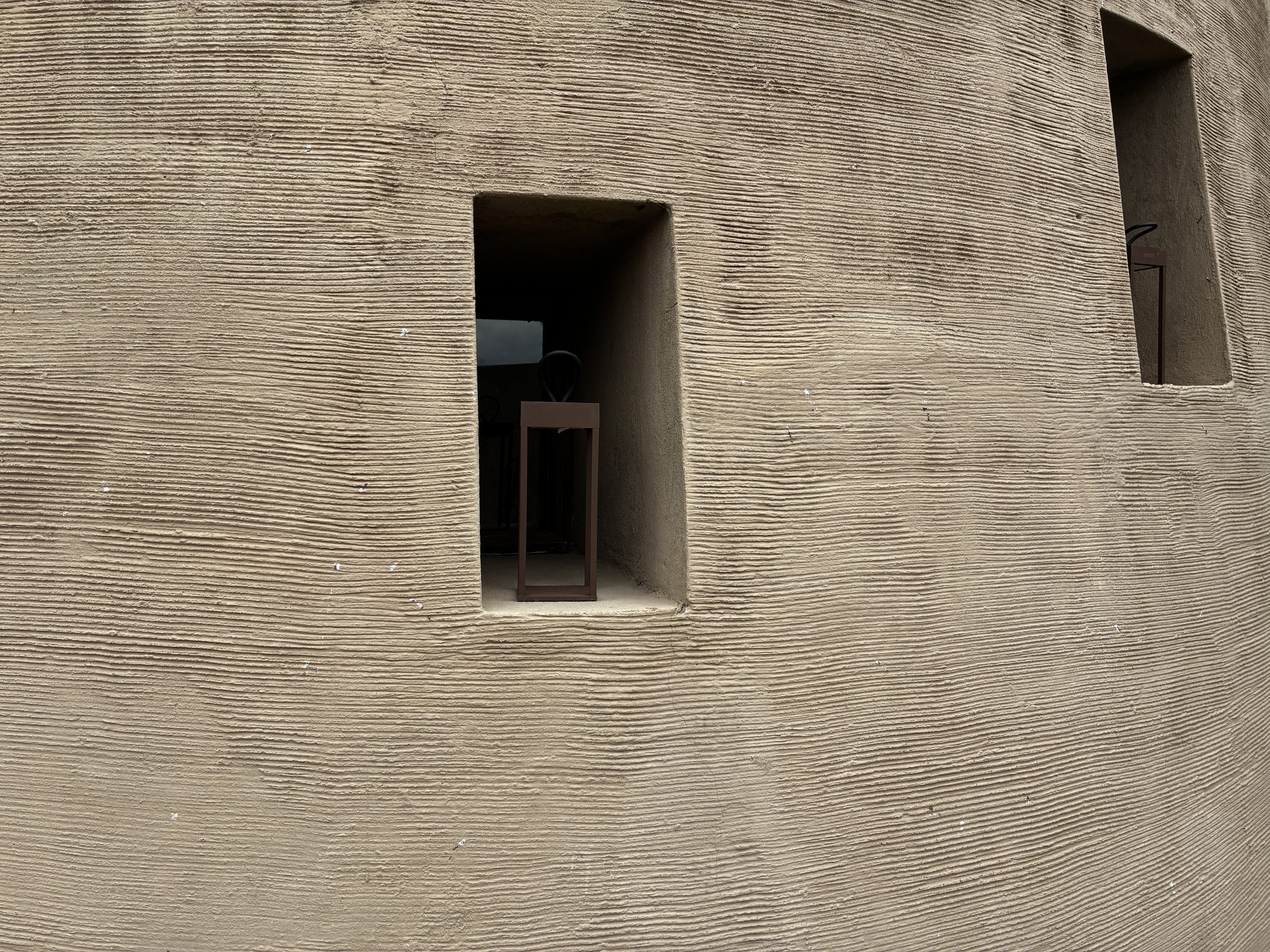 A detail of a textured exterior wall at Kitirua Plains Lodge.